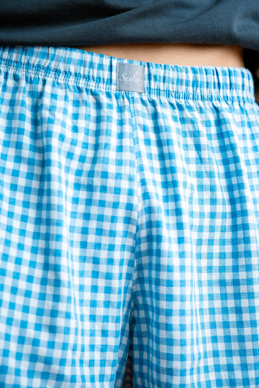 Relaxed-fit boxer shorts in soft woven fabric. Regular waist with center lable on waistband with covered elastic.		